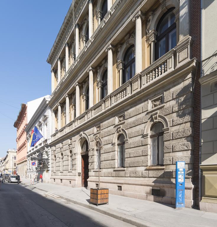 House Octogon Aparthotel